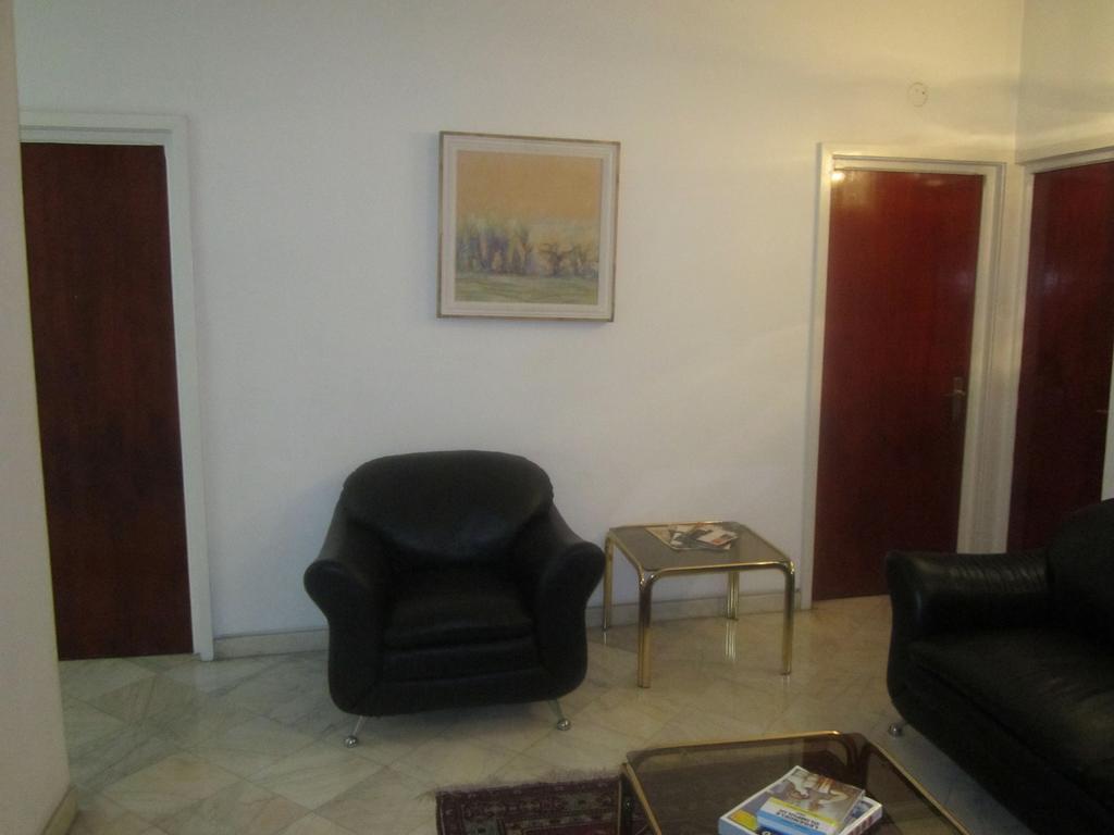 Pensiunea Helvetia Bucarest Extérieur photo