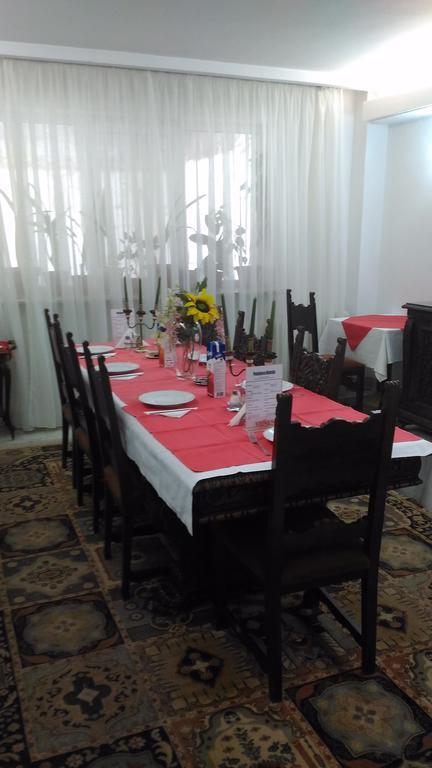 Pensiunea Helvetia Bucarest Extérieur photo